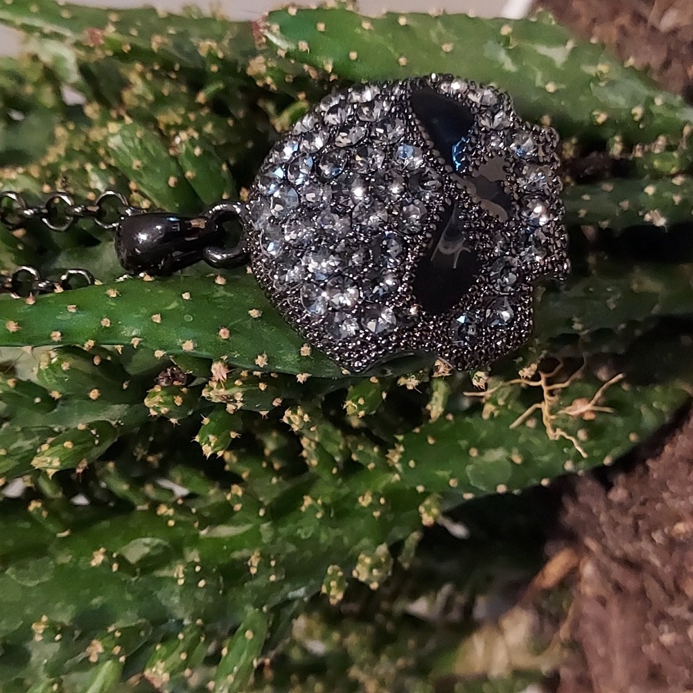 Willy G outstanding skull rhinestone necklace